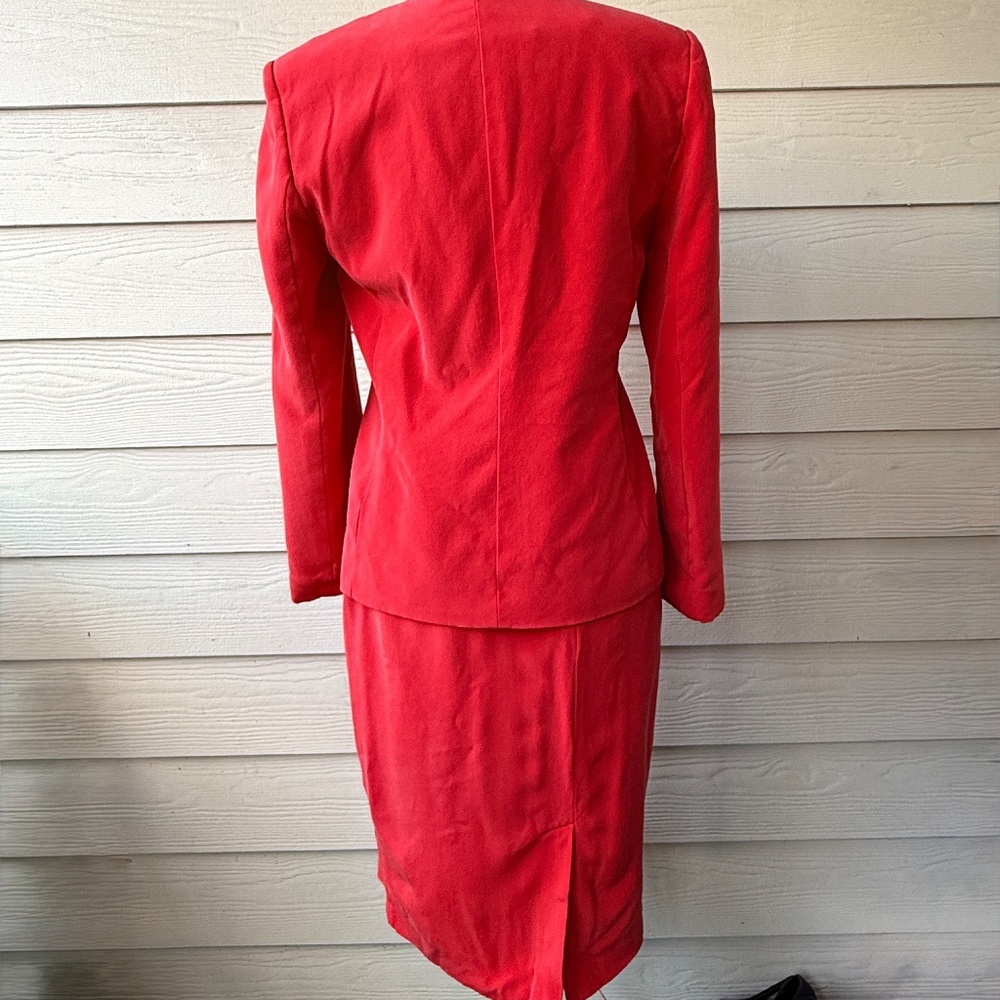 Travis Ayers | Coral Pink Silk Blazer & Skirt Set‎ | Size 12 | Two-Piece Suit - Picture 5 of 13
